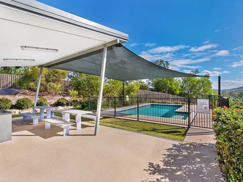 5 Rise Circuit, Pacific Pines QLD 4211