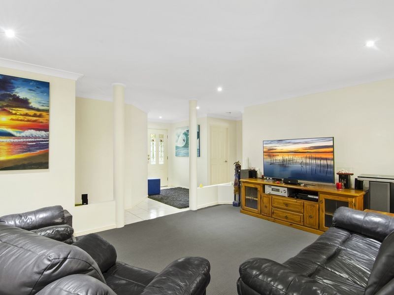 5 Polynesia Avenue, Pacific Pines QLD 4211
