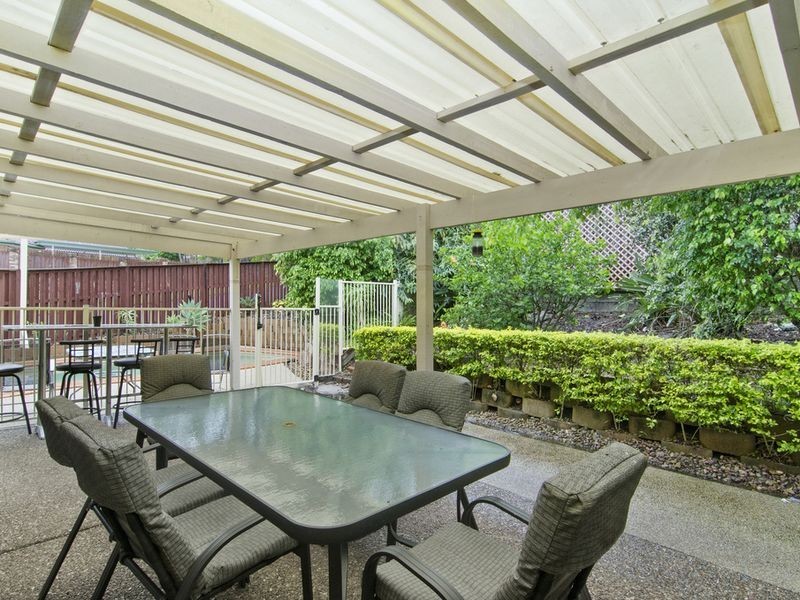 5 Polynesia Avenue, Pacific Pines QLD 4211