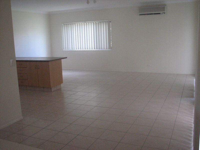 4 Cobbler Place, Pacific Pines QLD 4211