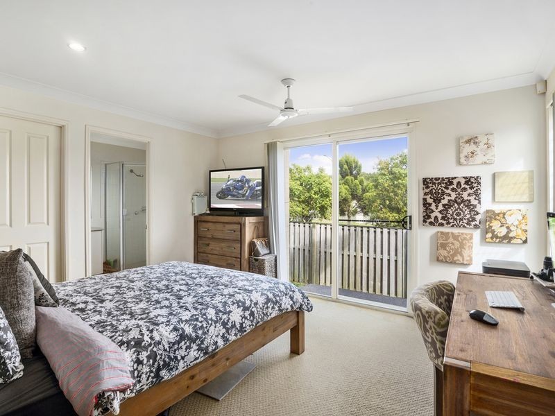 5 Tennant Street, Pacific Pines QLD 4211