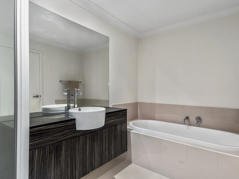 69/26 Hotham Drive, Pacific Pines QLD 4211