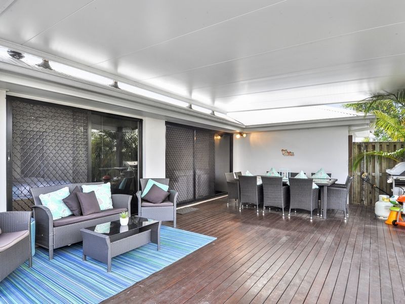 2/2 Lawley Crescent, Pacific Pines QLD 4211