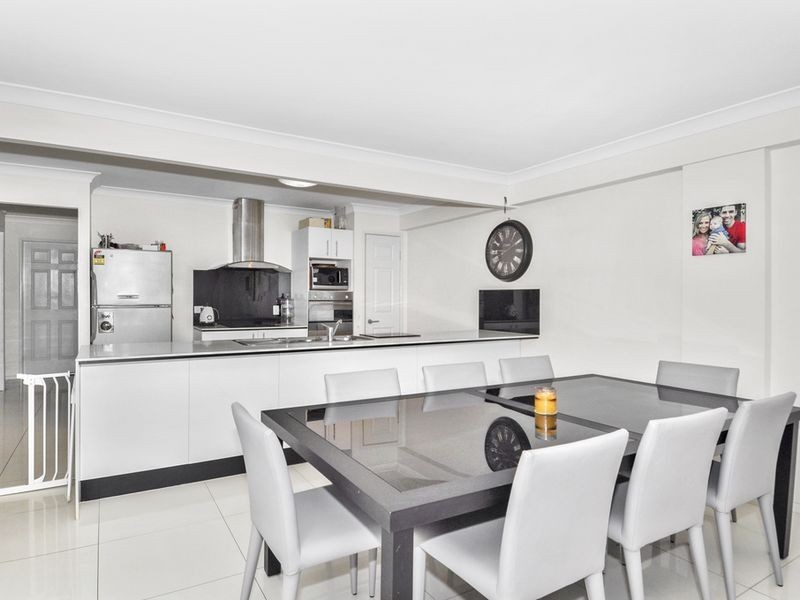 2/2 Lawley Crescent, Pacific Pines QLD 4211