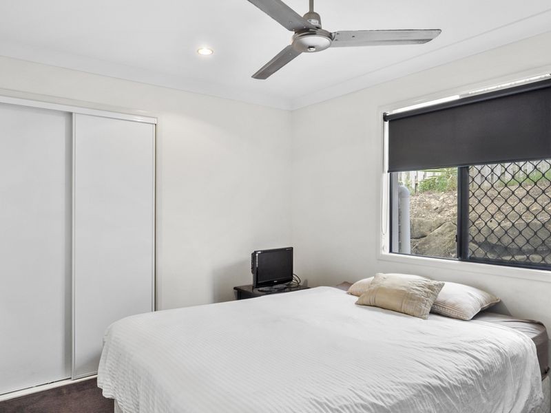 2/2 Lawley Crescent, Pacific Pines QLD 4211