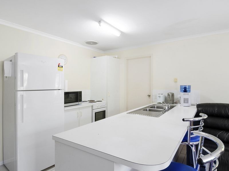 2/18 Callistemon Court, Arundel QLD 4214