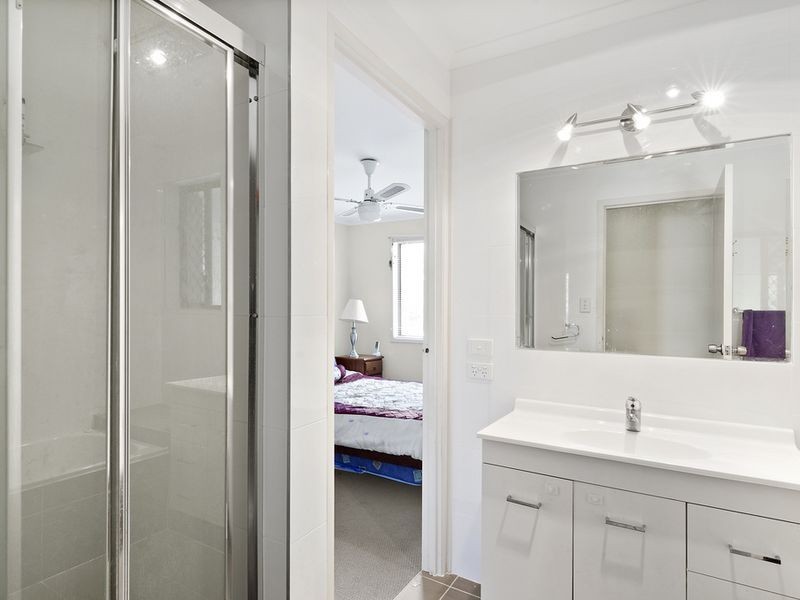 2/18 Callistemon Court, Arundel QLD 4214