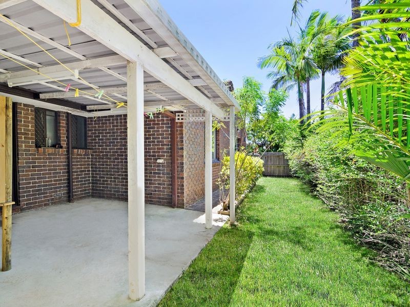 2/18 Callistemon Court, Arundel QLD 4214