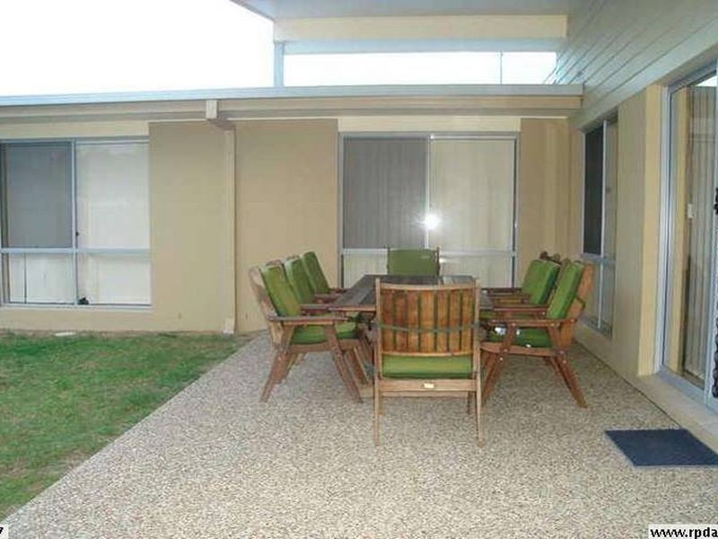 7 Tennant Street, Pacific Pines QLD 4211
