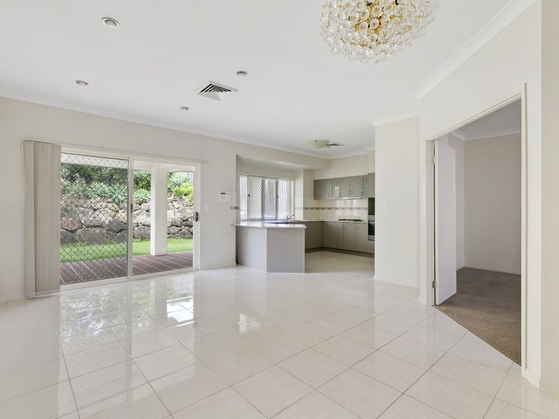 27 Yamba Street, Pacific Pines QLD 4211