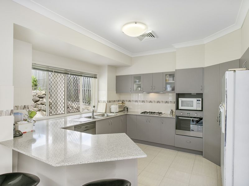 27 Yamba Street, Pacific Pines QLD 4211