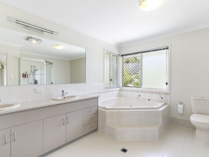27 Yamba Street, Pacific Pines QLD 4211