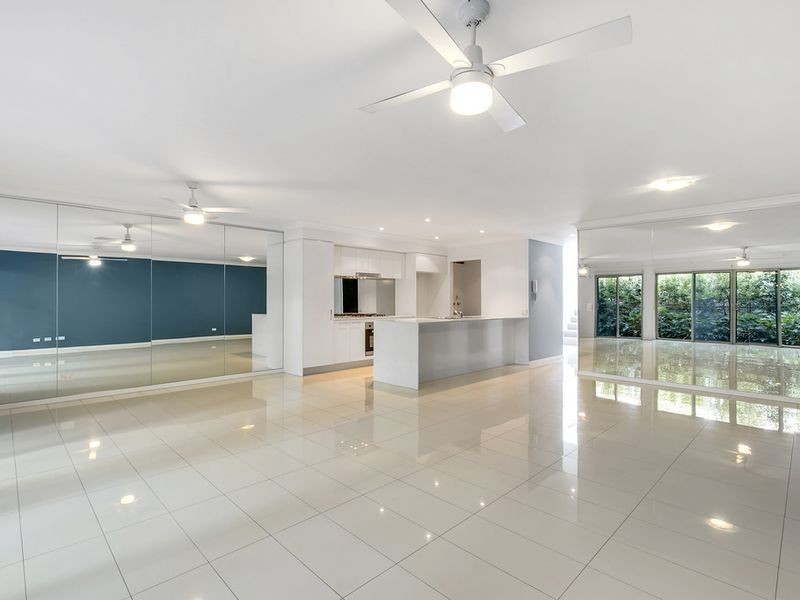 110/3 Compass Drive, Biggera Waters QLD 4216