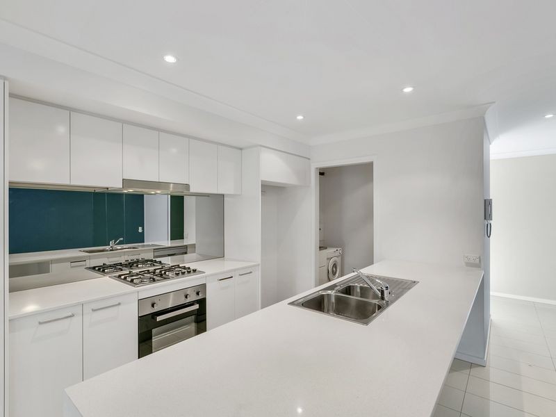 110/3 Compass Drive, Biggera Waters QLD 4216