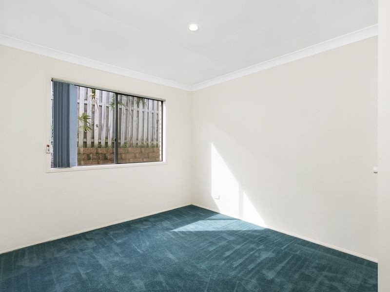 5 Murchison Street, Pacific Pines QLD 4211