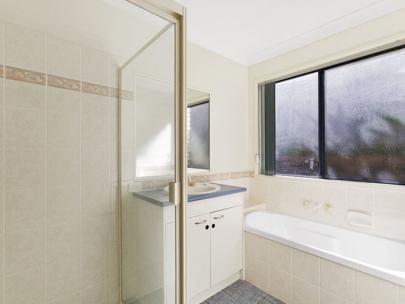 5 Murchison Street, Pacific Pines QLD 4211