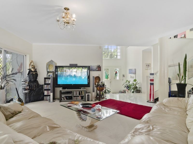 19 Chichester Drive, Arundel QLD 4214