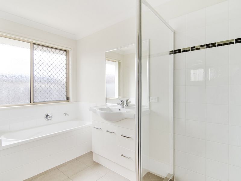 3 Yamba Street, Pacific Pines QLD 4211