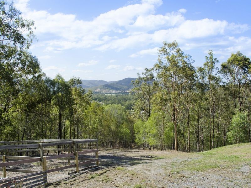 90 Holyrood Road, Maudsland QLD 4210