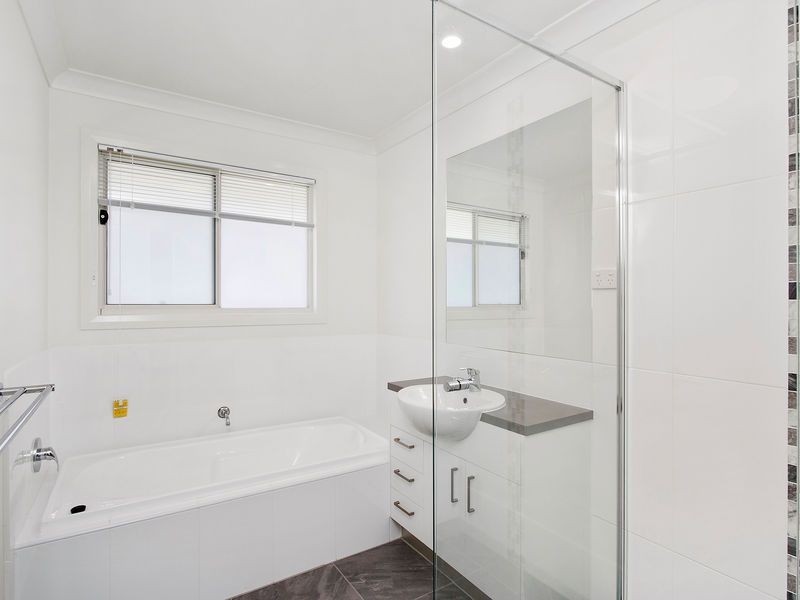 2/1 Riverwood Drive, Ashmore QLD 4214