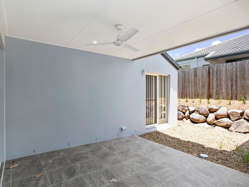 2/1 Riverwood Drive, Ashmore QLD 4214