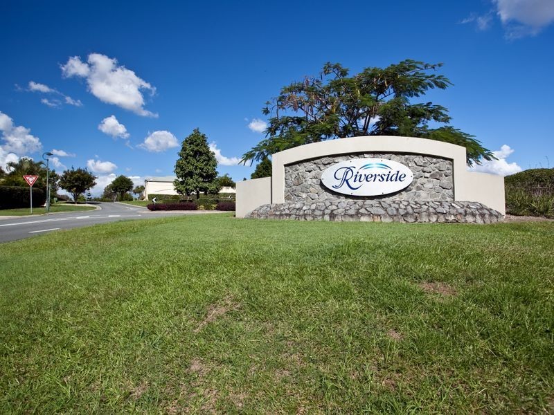 2/1 Riverwood Drive, Ashmore QLD 4214