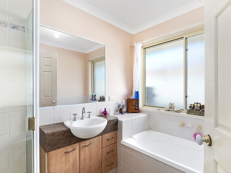 36 Pinevale Drive, Oxenford QLD 4210