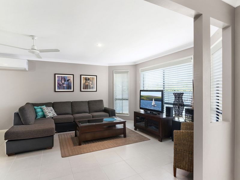 1 Harwood Place, Maudsland QLD 4210