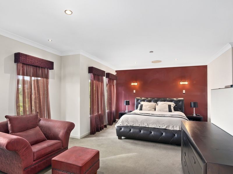 2 Beerwah Street, Pacific Pines QLD 4211