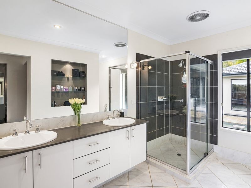 2 Beerwah Street, Pacific Pines QLD 4211