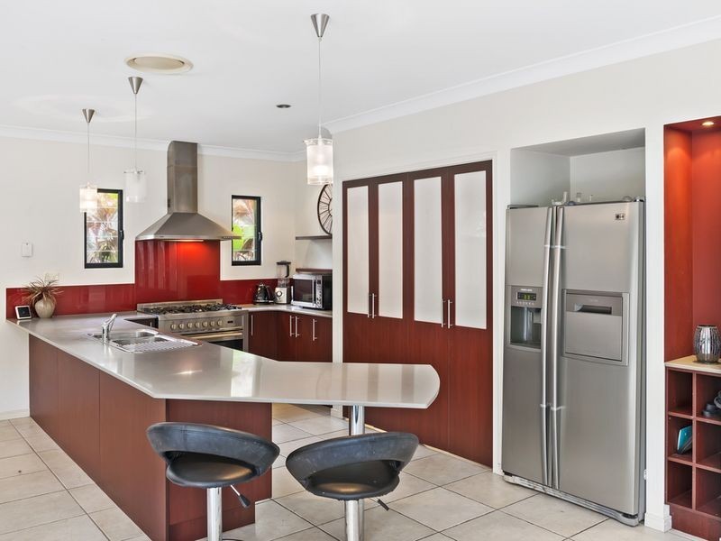 2 Beerwah Street, Pacific Pines QLD 4211