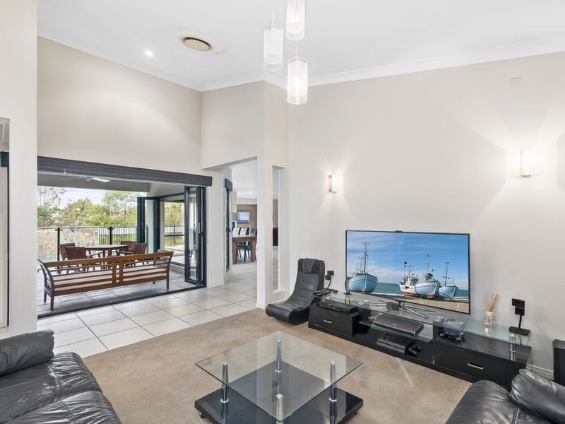 2 Beerwah Street, Pacific Pines QLD 4211