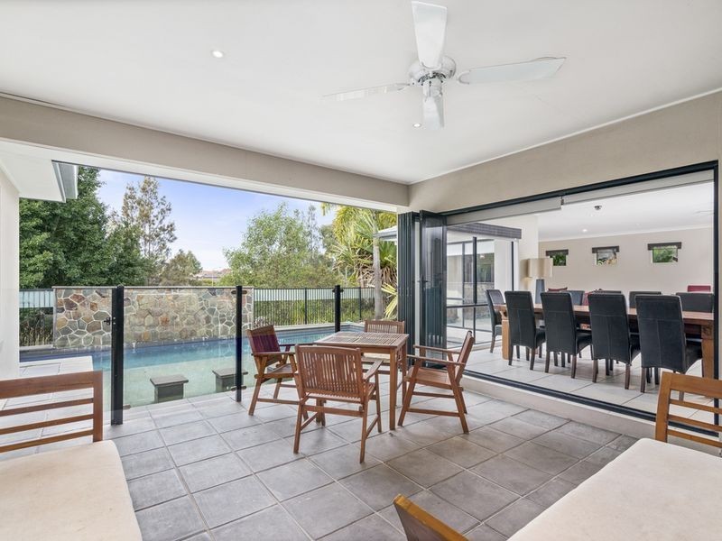 2 Beerwah Street, Pacific Pines QLD 4211