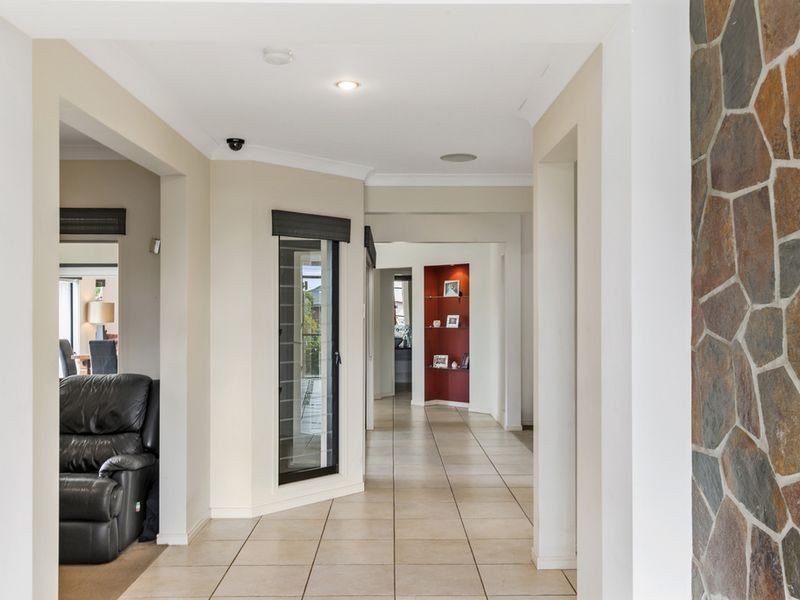 2 Beerwah Street, Pacific Pines QLD 4211