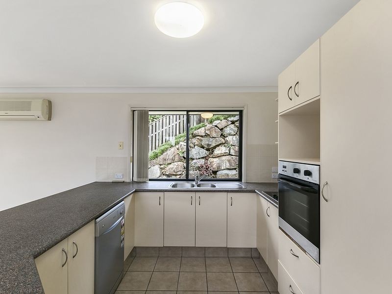 2 Springwood Avenue, Pacific Pines QLD 4211