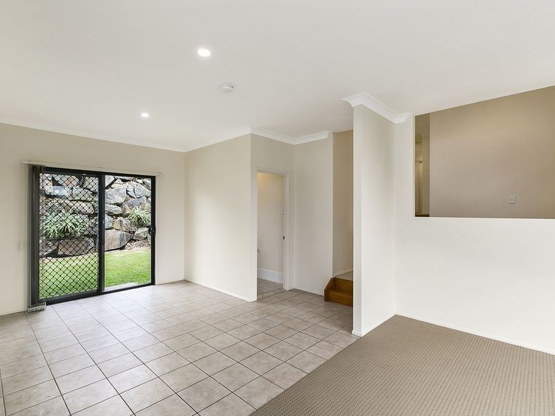 2 Springwood Avenue, Pacific Pines QLD 4211