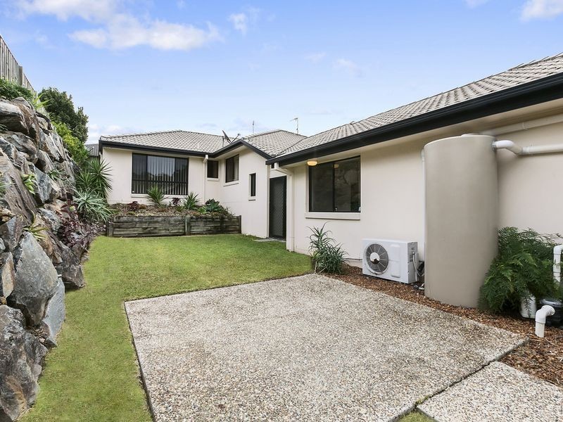 2 Springwood Avenue, Pacific Pines QLD 4211