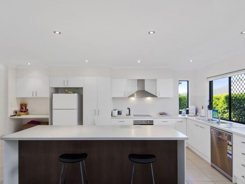 8 Argus Place, Pacific Pines QLD 4211