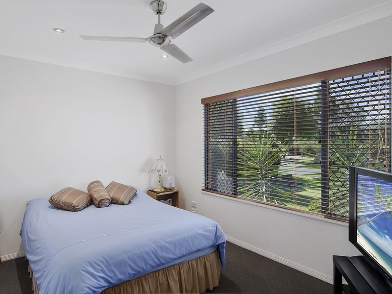 8 Argus Place, Pacific Pines QLD 4211
