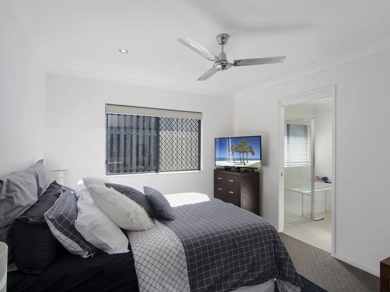 8 Argus Place, Pacific Pines QLD 4211