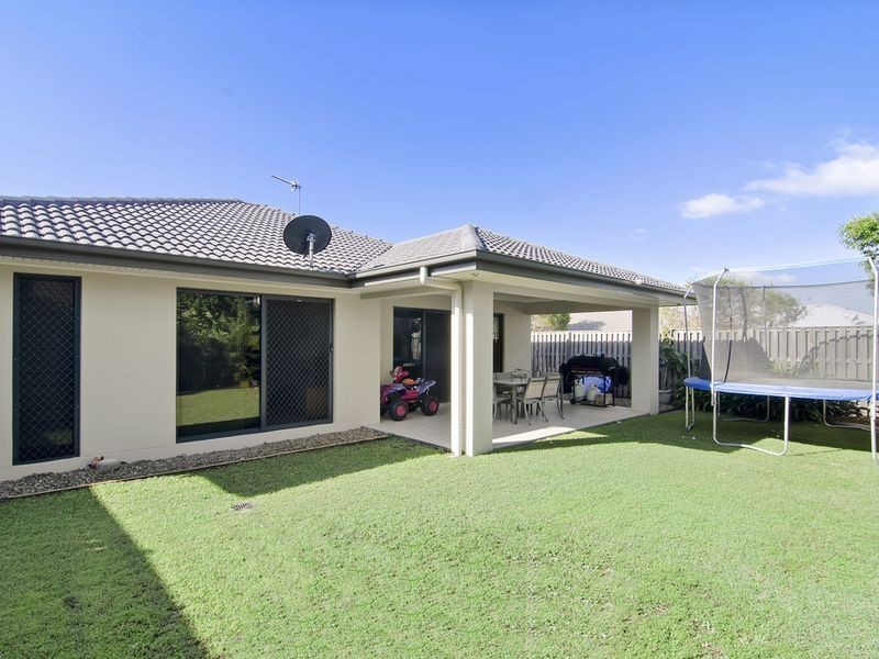 8 Argus Place, Pacific Pines QLD 4211