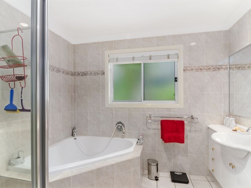 3 Nandi Terrace, Pacific Pines QLD 4211