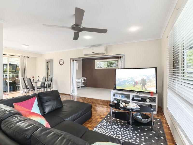 17 Pinehill Drive, Oxenford QLD 4210