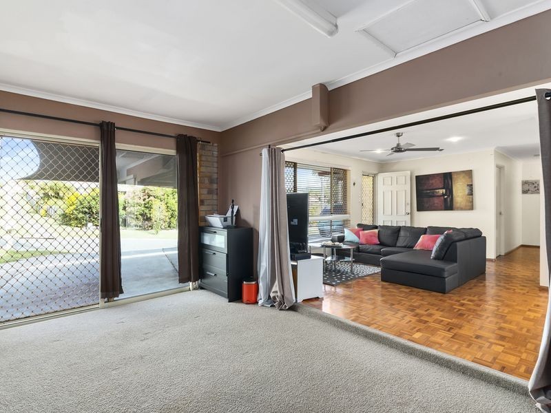 17 Pinehill Drive, Oxenford QLD 4210