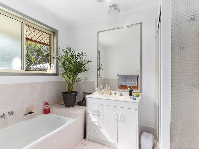 17 Pinehill Drive, Oxenford QLD 4210