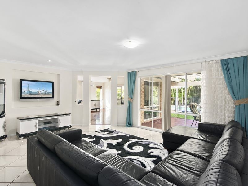 18 Kosrae Street, Pacific Pines QLD 4211