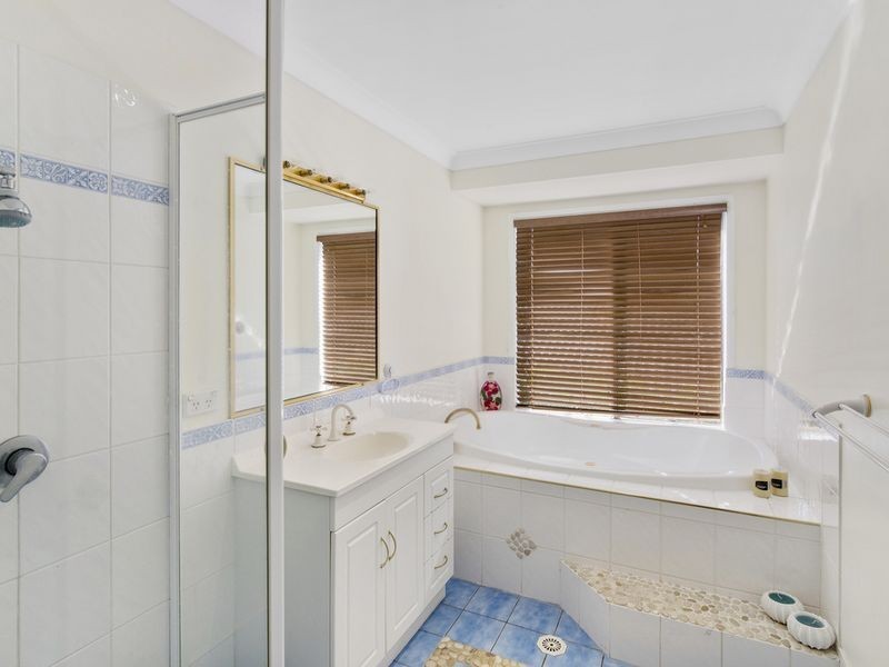 18 Kosrae Street, Pacific Pines QLD 4211