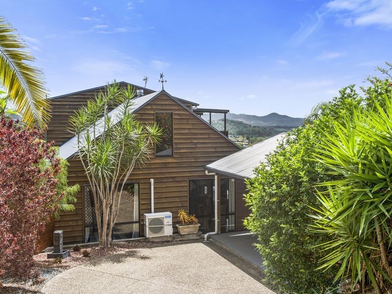 7 Allardyce Crescent, Pacific Pines QLD 4211