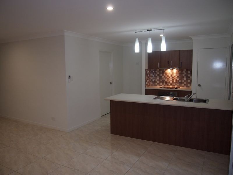 32 Wellers Street, Pacific Pines QLD 4211