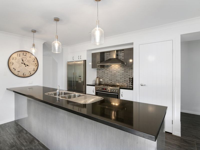 14 Pinnacle Drive, Wongawallan QLD 4210